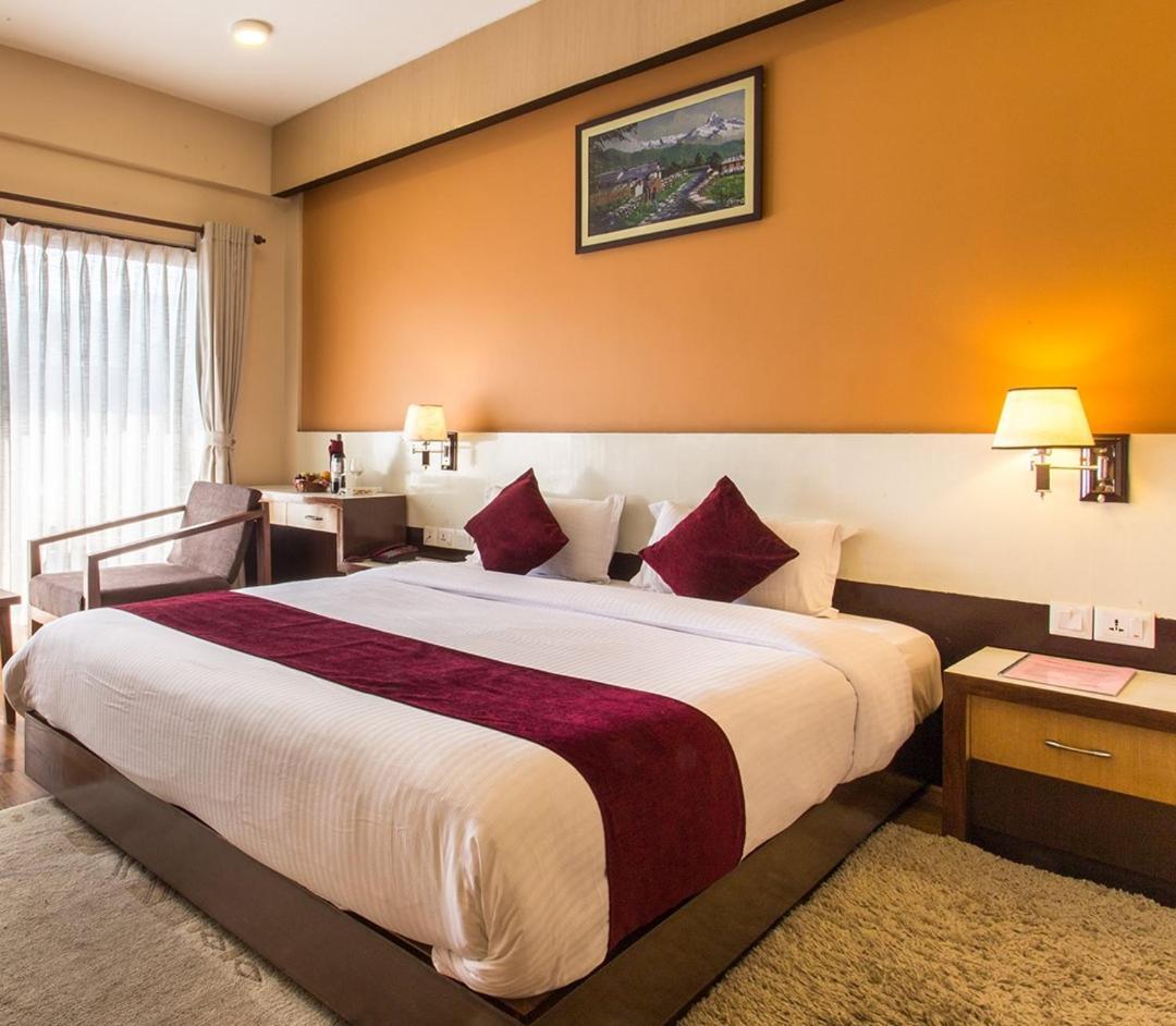 Hotel Queens Park Pokhara Exteriör bild