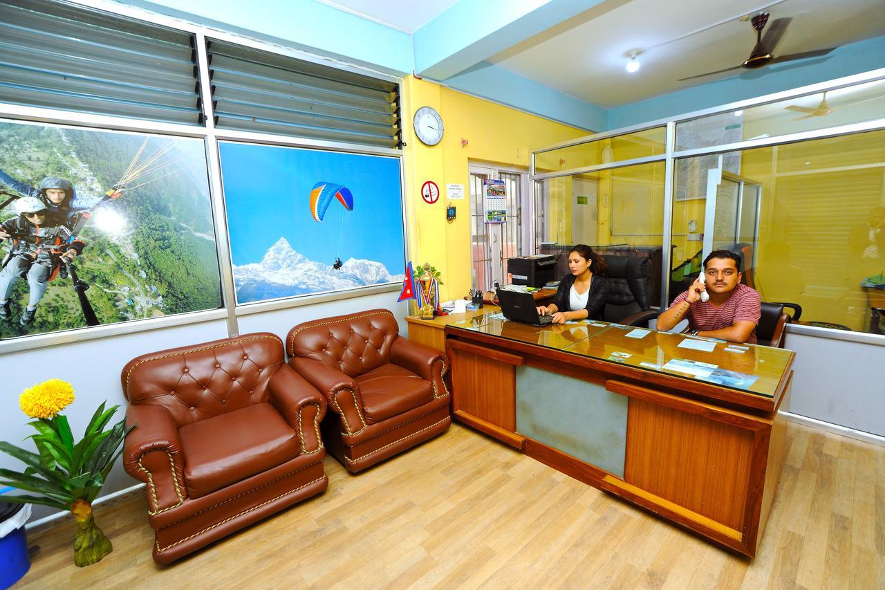 Hotel Queens Park Pokhara Exteriör bild