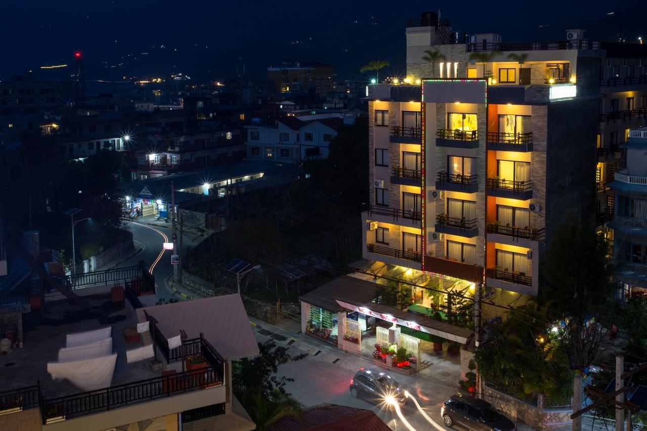 Hotel Queens Park Pokhara Exteriör bild