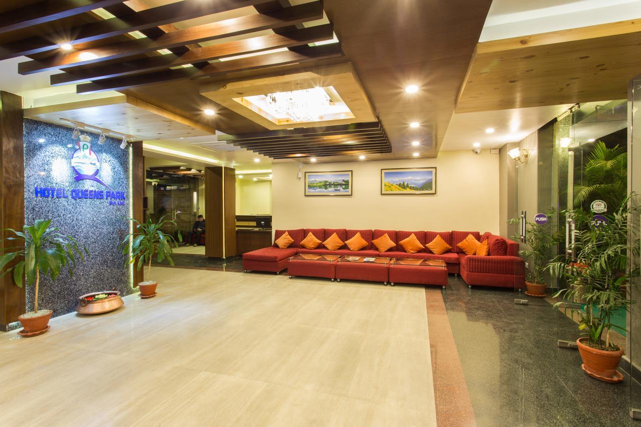 Hotel Queens Park Pokhara Exteriör bild