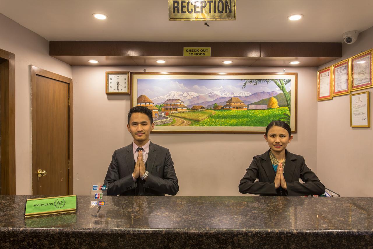 Hotel Queens Park Pokhara Exteriör bild