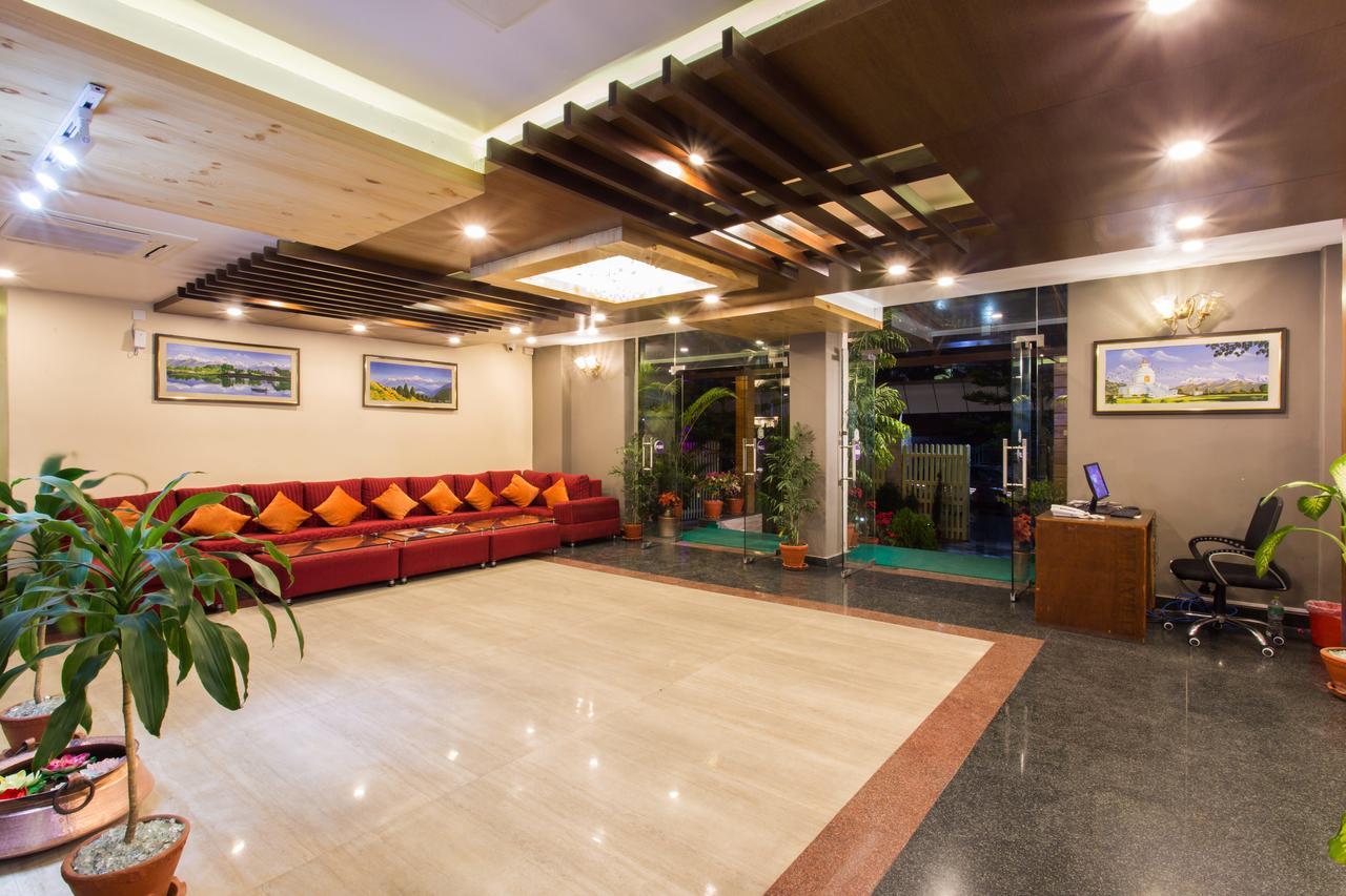 Hotel Queens Park Pokhara Exteriör bild