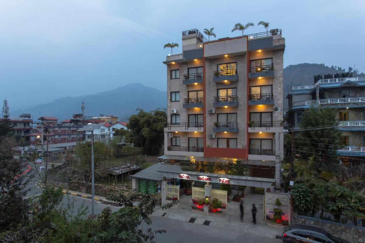 Hotel Queens Park Pokhara Exteriör bild