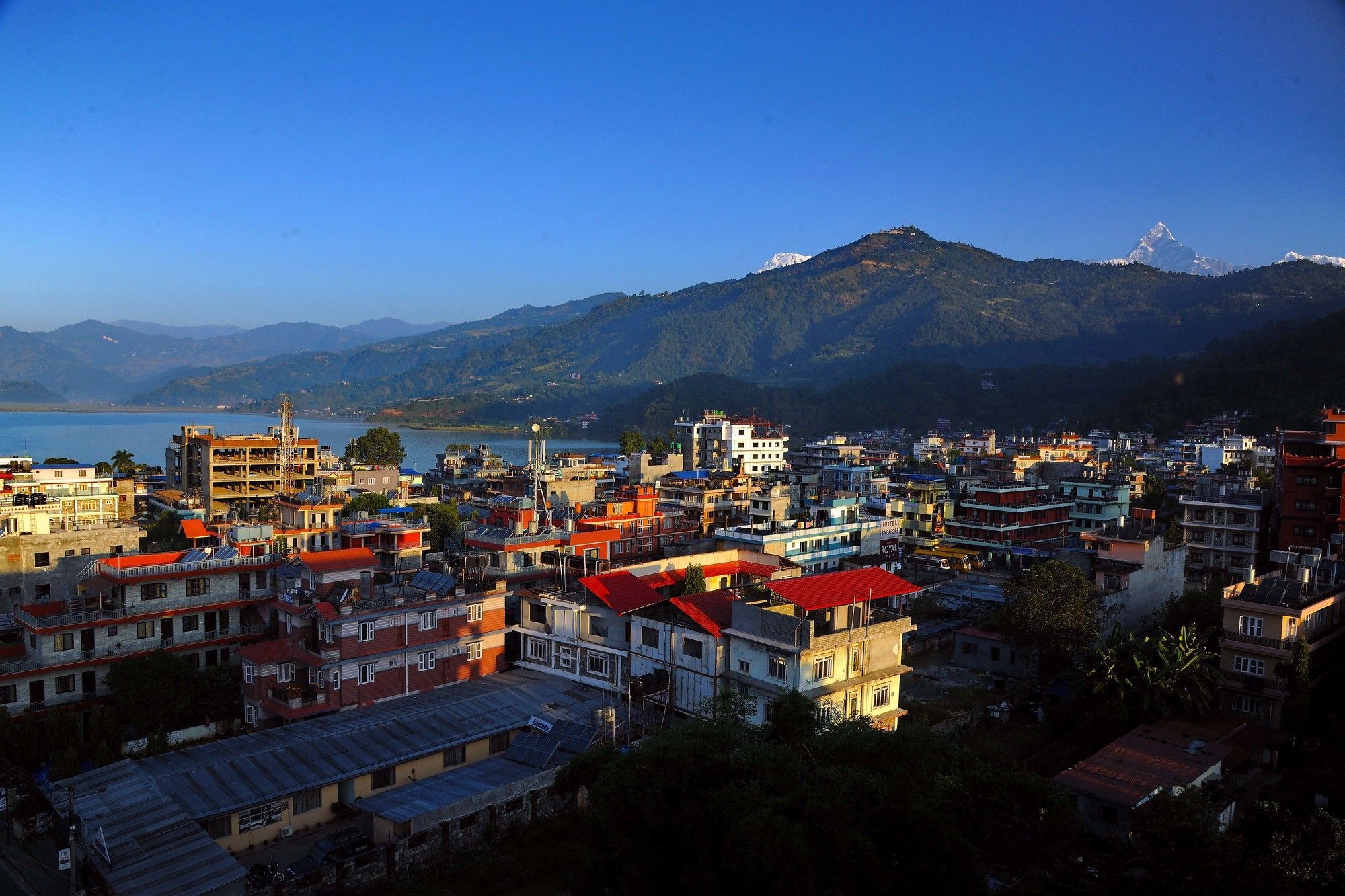 Hotel Queens Park Pokhara Exteriör bild