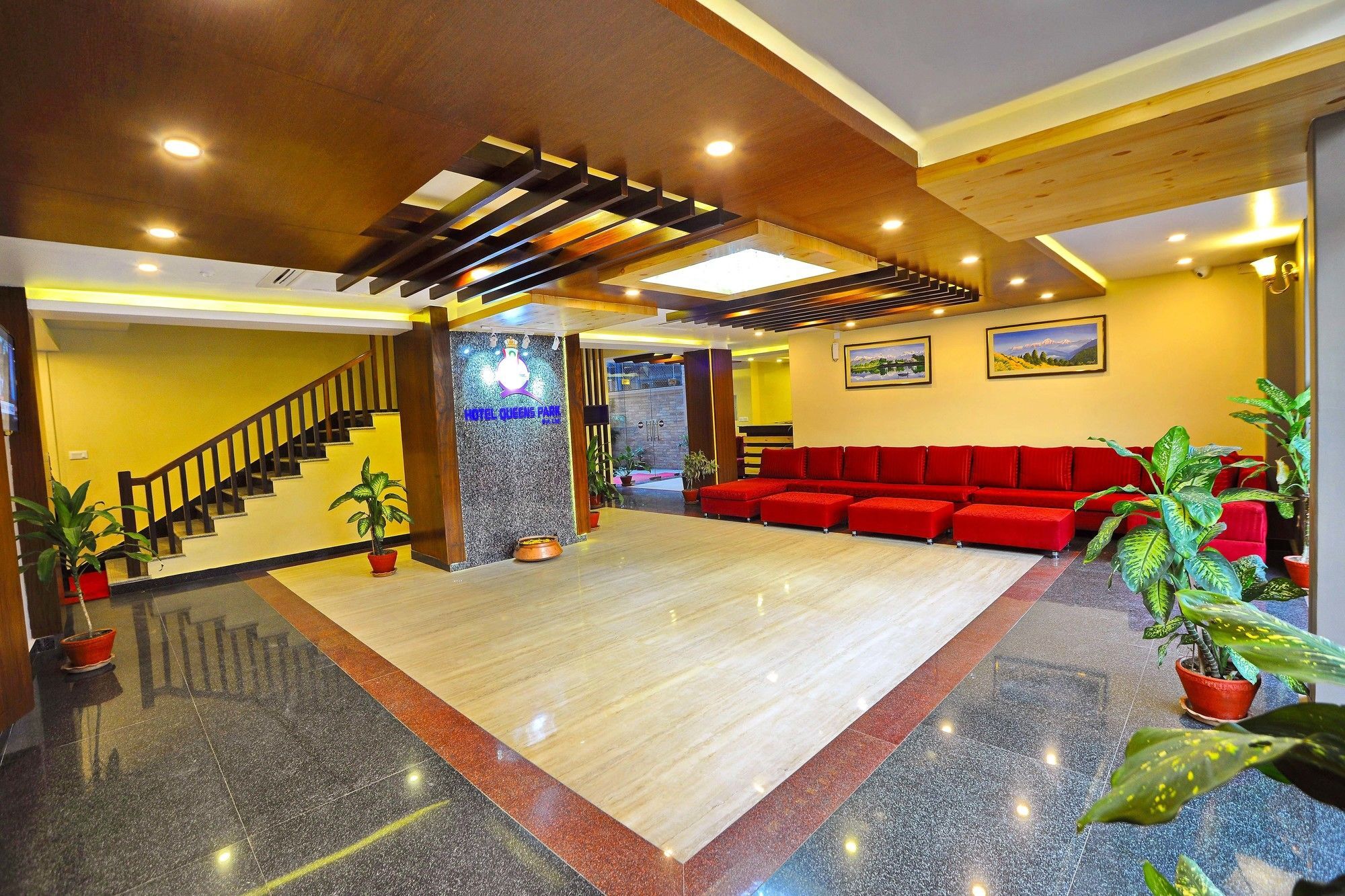 Hotel Queens Park Pokhara Exteriör bild