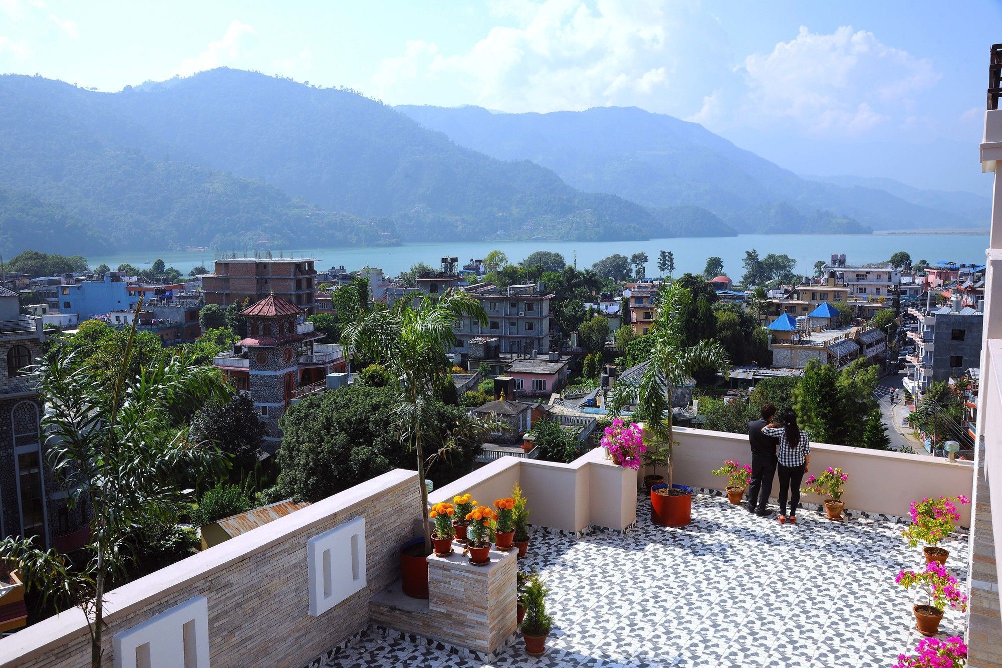 Hotel Queens Park Pokhara Exteriör bild