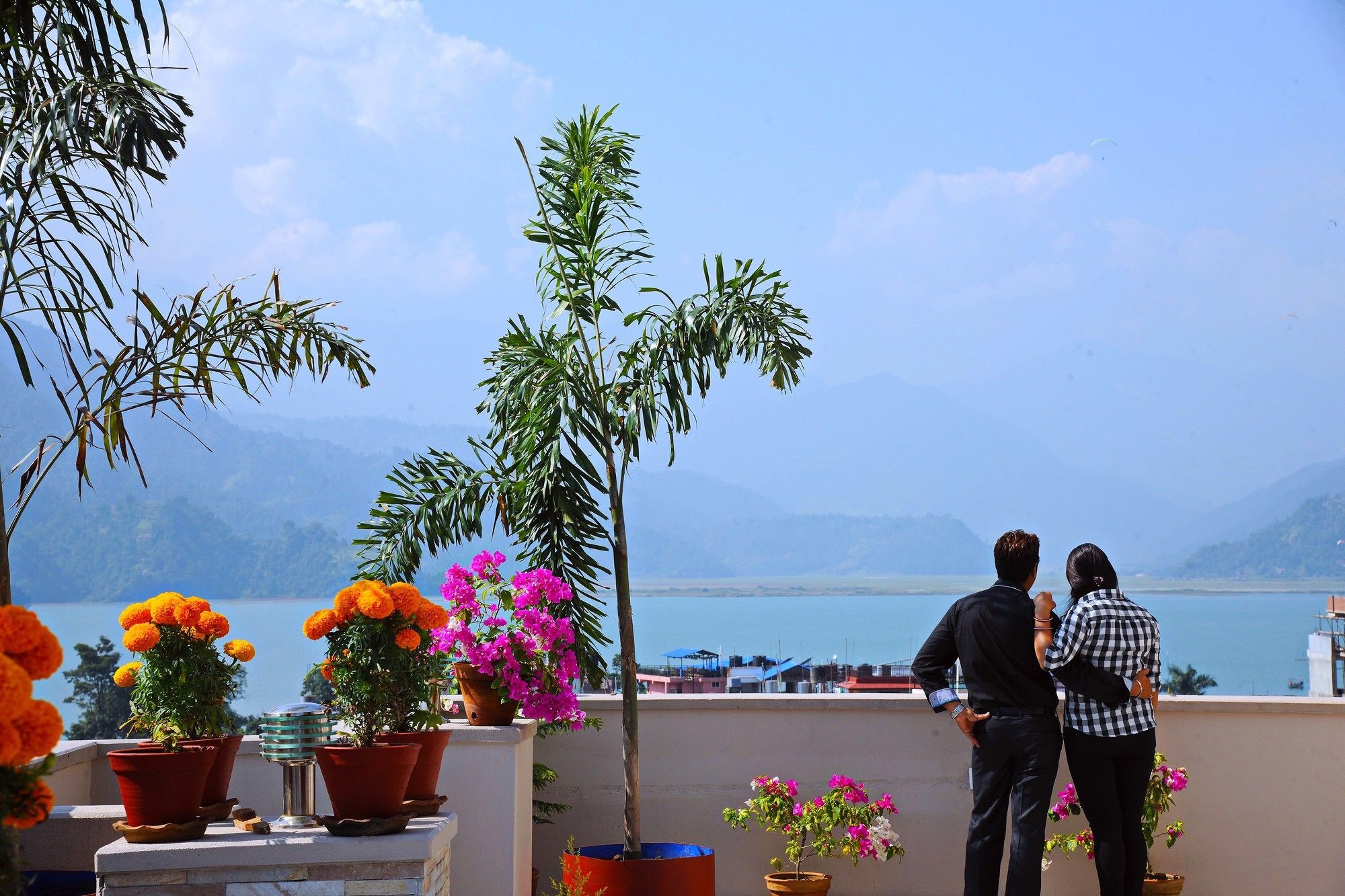 Hotel Queens Park Pokhara Exteriör bild