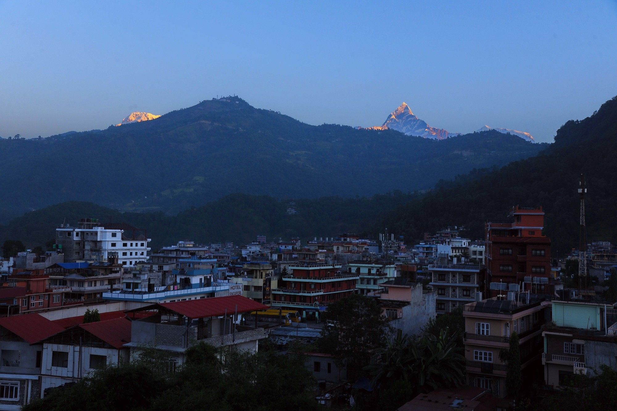 Hotel Queens Park Pokhara Exteriör bild