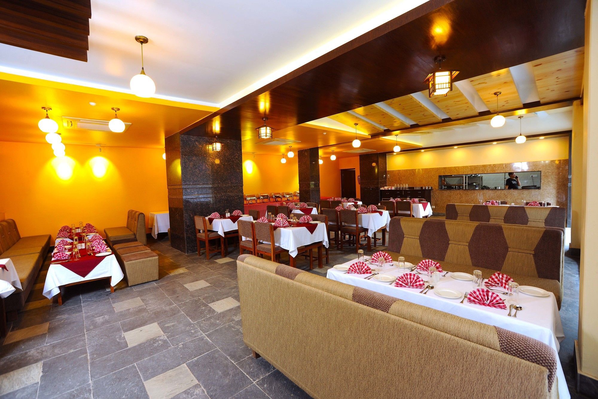 Hotel Queens Park Pokhara Exteriör bild