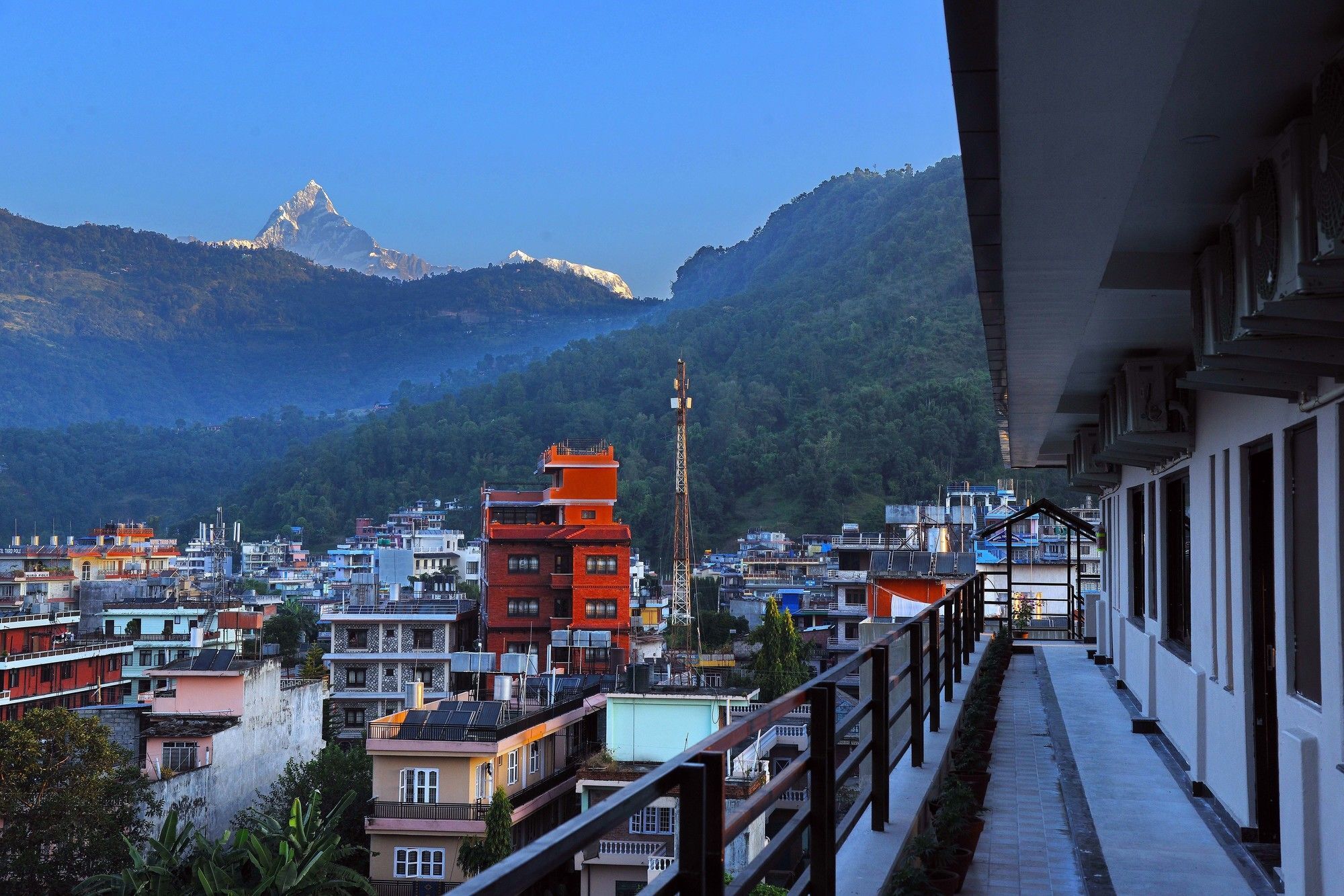 Hotel Queens Park Pokhara Exteriör bild