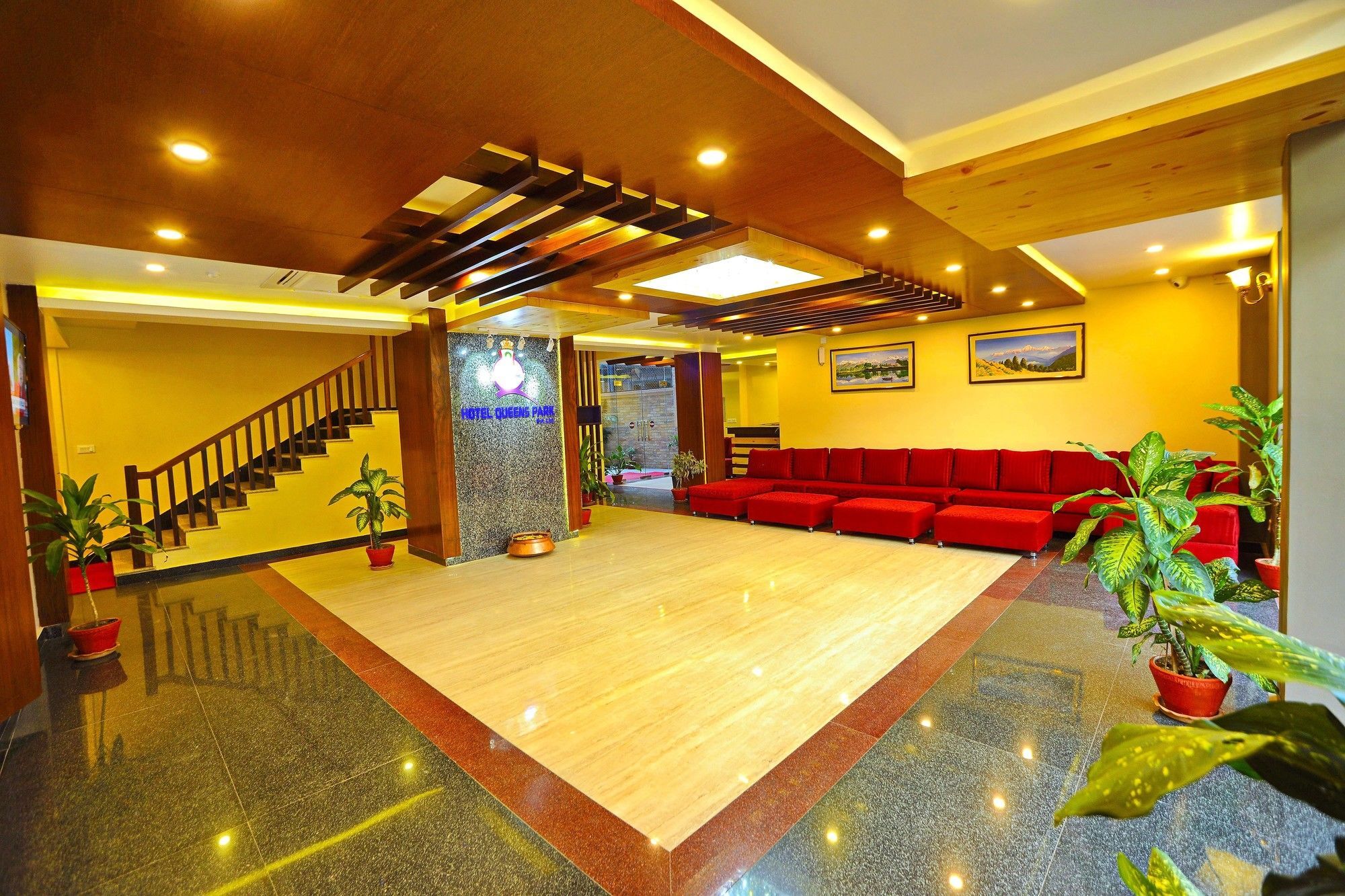 Hotel Queens Park Pokhara Exteriör bild
