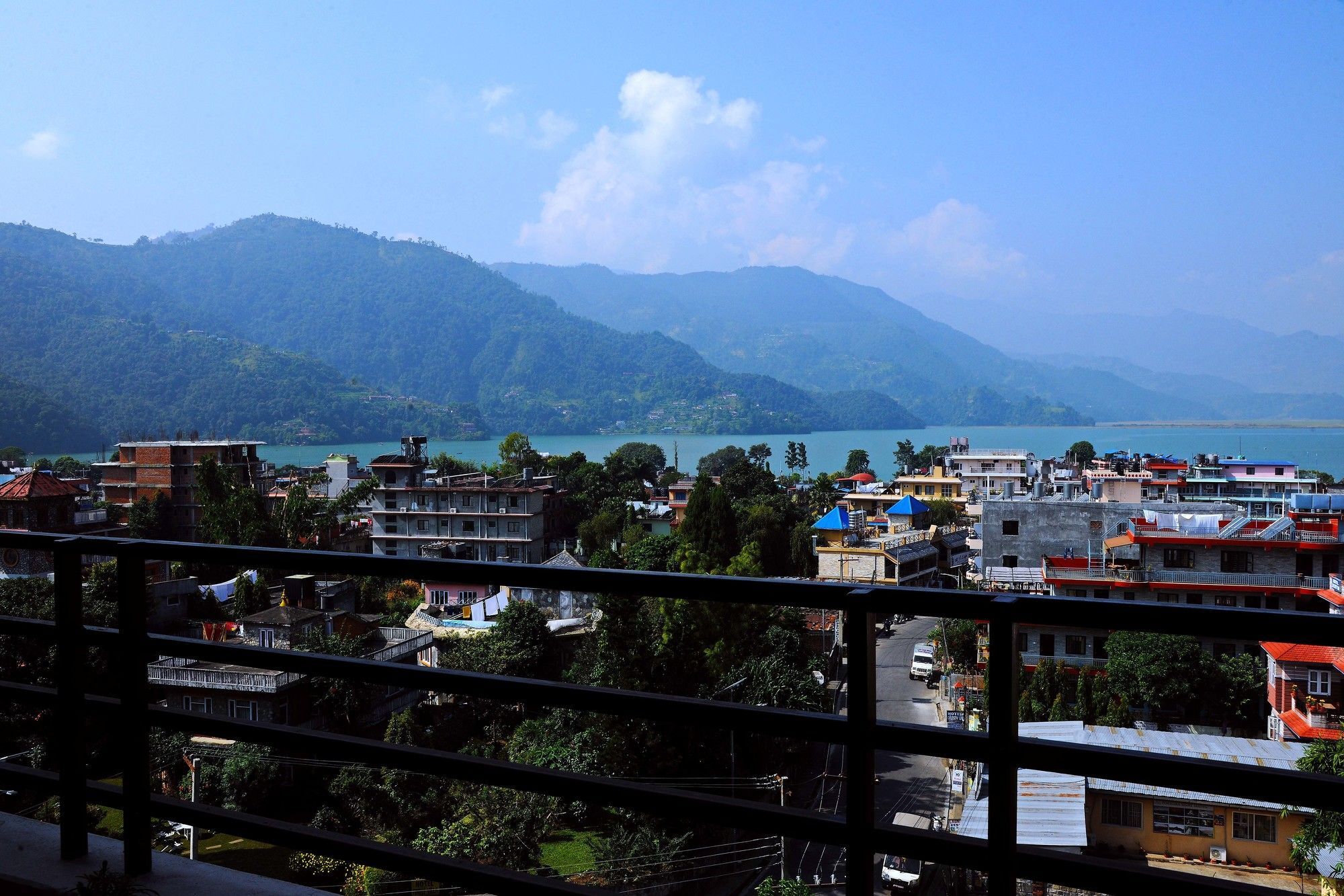 Hotel Queens Park Pokhara Exteriör bild