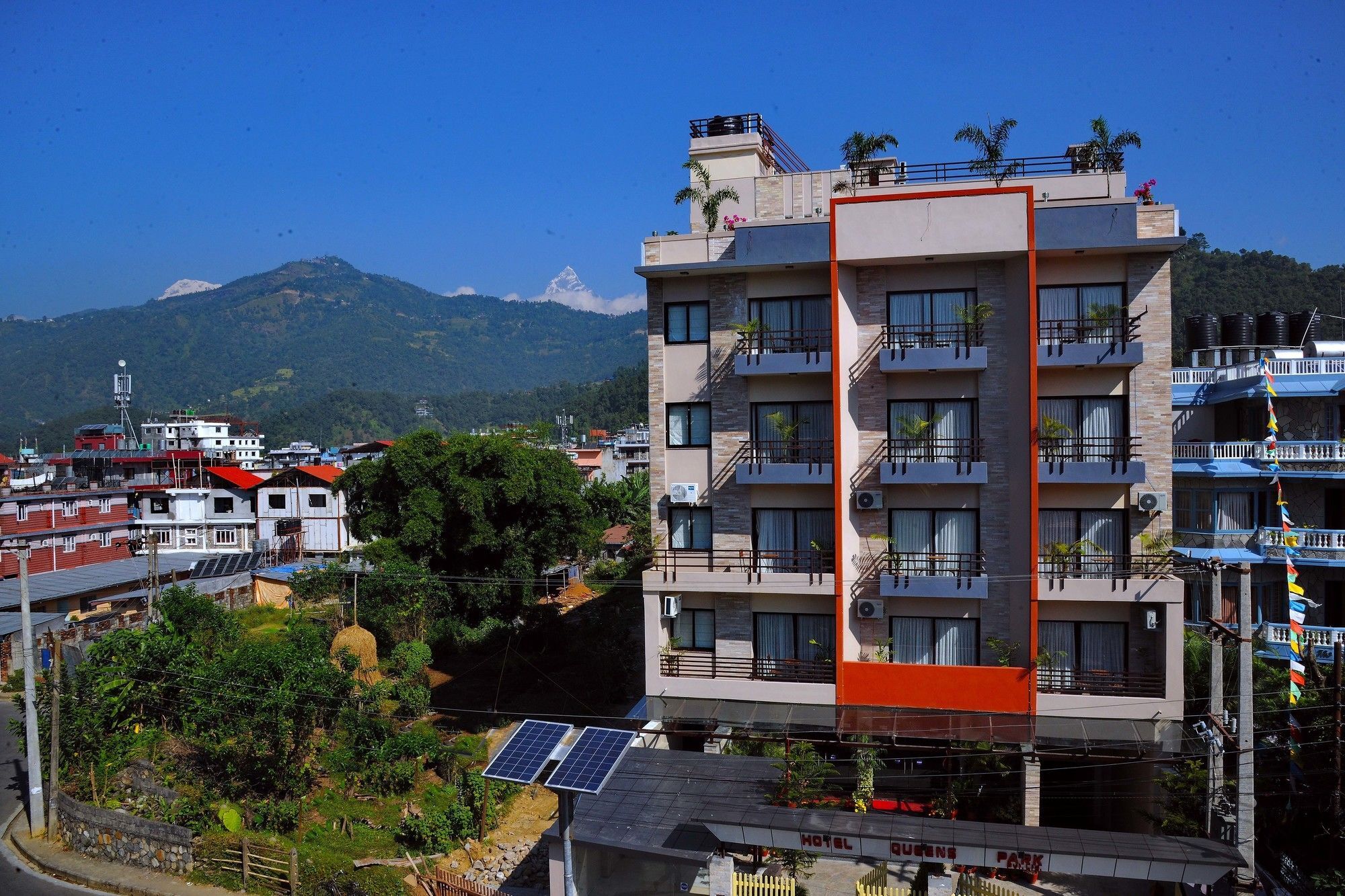 Hotel Queens Park Pokhara Exteriör bild