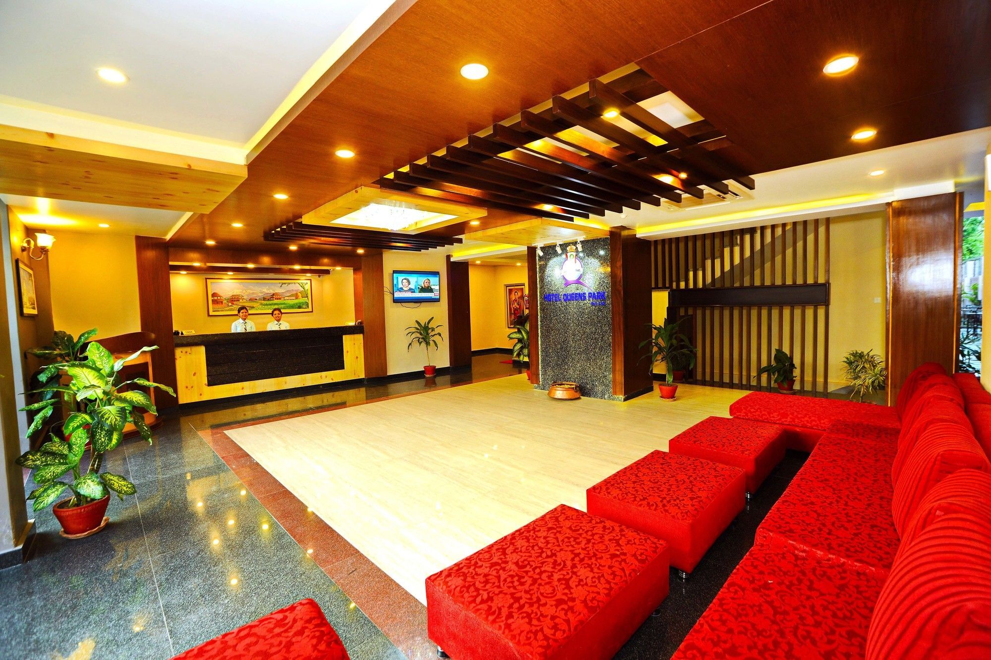 Hotel Queens Park Pokhara Exteriör bild